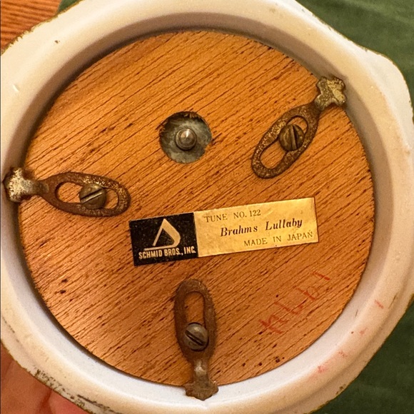 Vintage 70s Schmid Bros Ceramic Rotating Musical Angel plays Brahms Lullaby - Picture 9 of 11